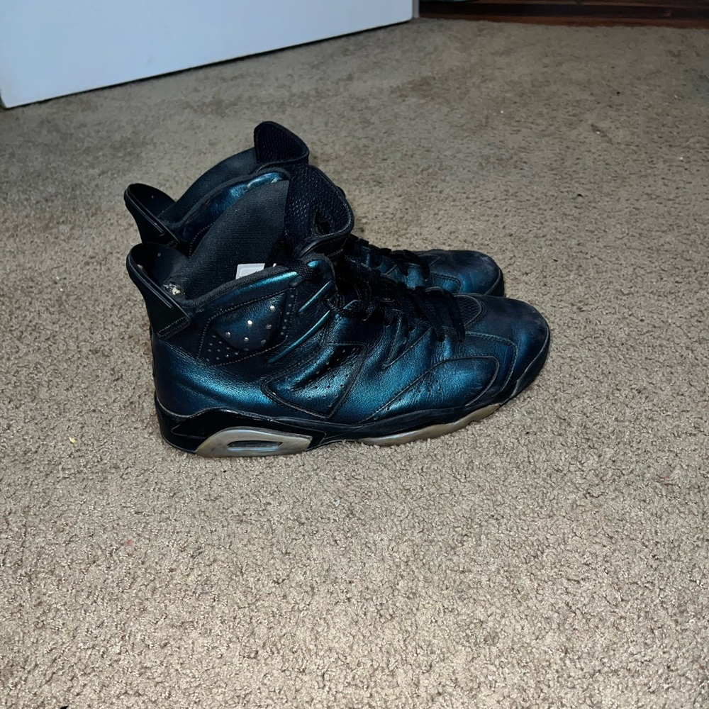 Retro 6 Black